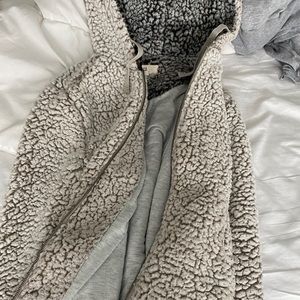 Zip up Sherpa jacket!